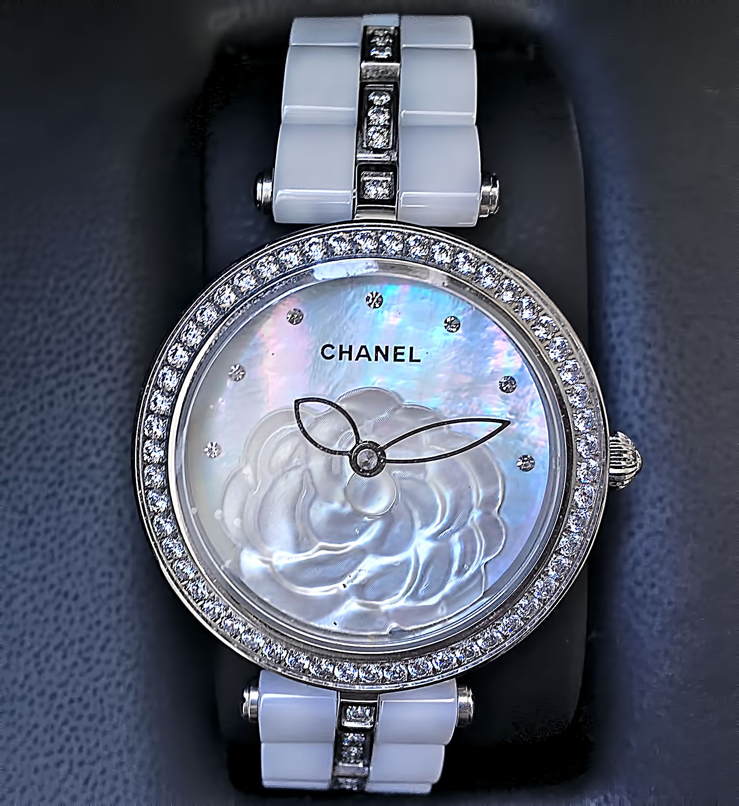 Копия кварцевых часов Chanel Mademoiselle Prive Camelia