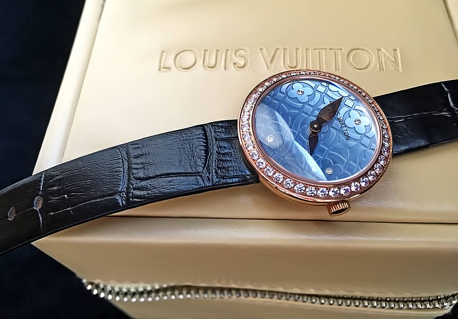 Реплика женских наручных часов Louis Vuitton Dentelle de Monogram