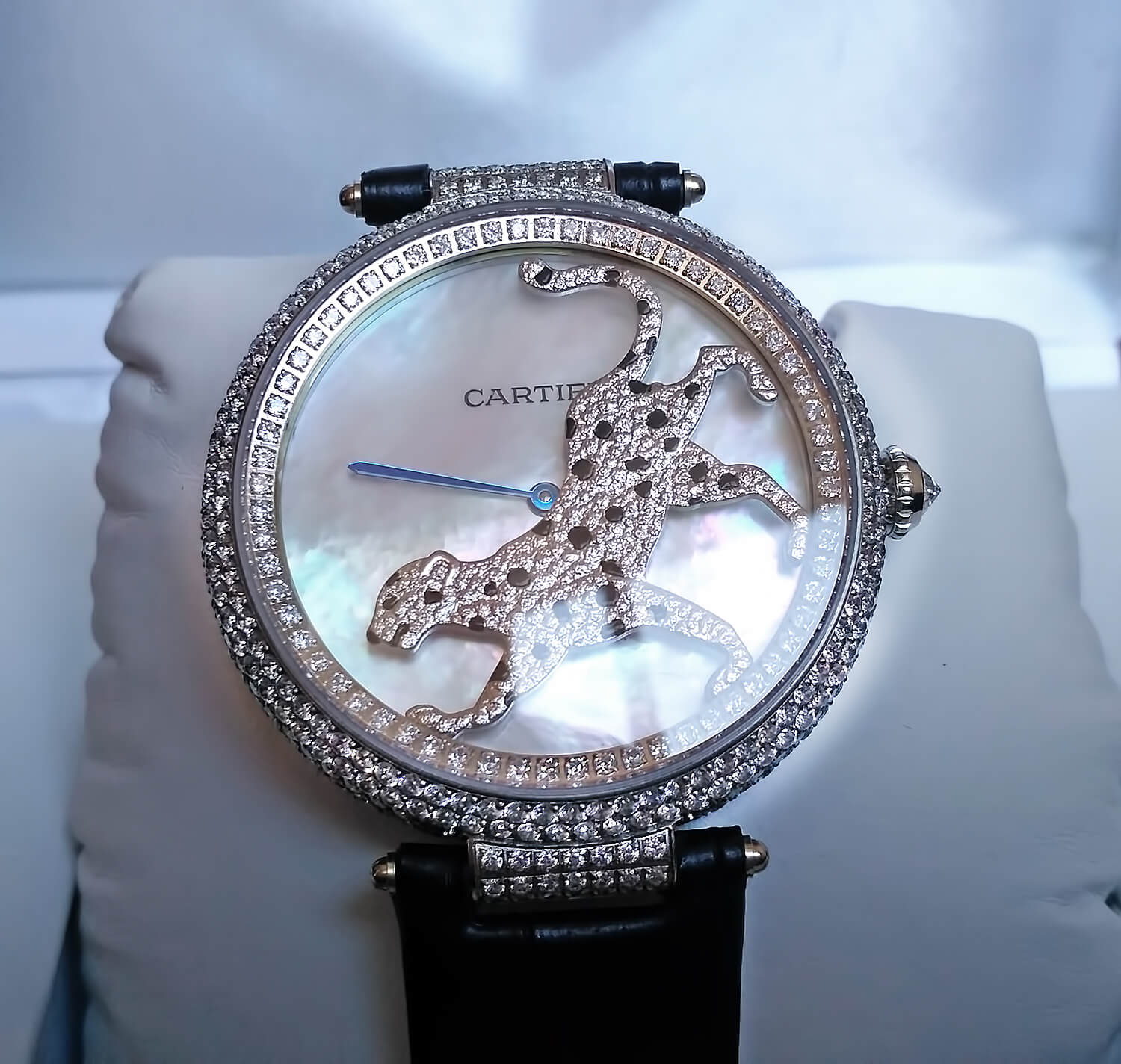 Циферблат реплики часов Cartier из коллекции PROMENADE DUNE PANTHERE