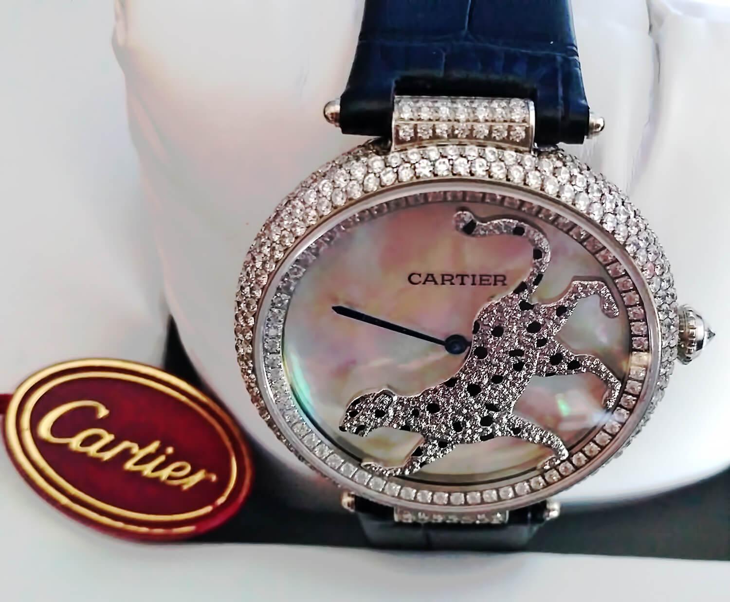 Реплика часов Cartier PROMENADE D'UNE PANTHÈRE щедро усыпана прозрачными фианитам