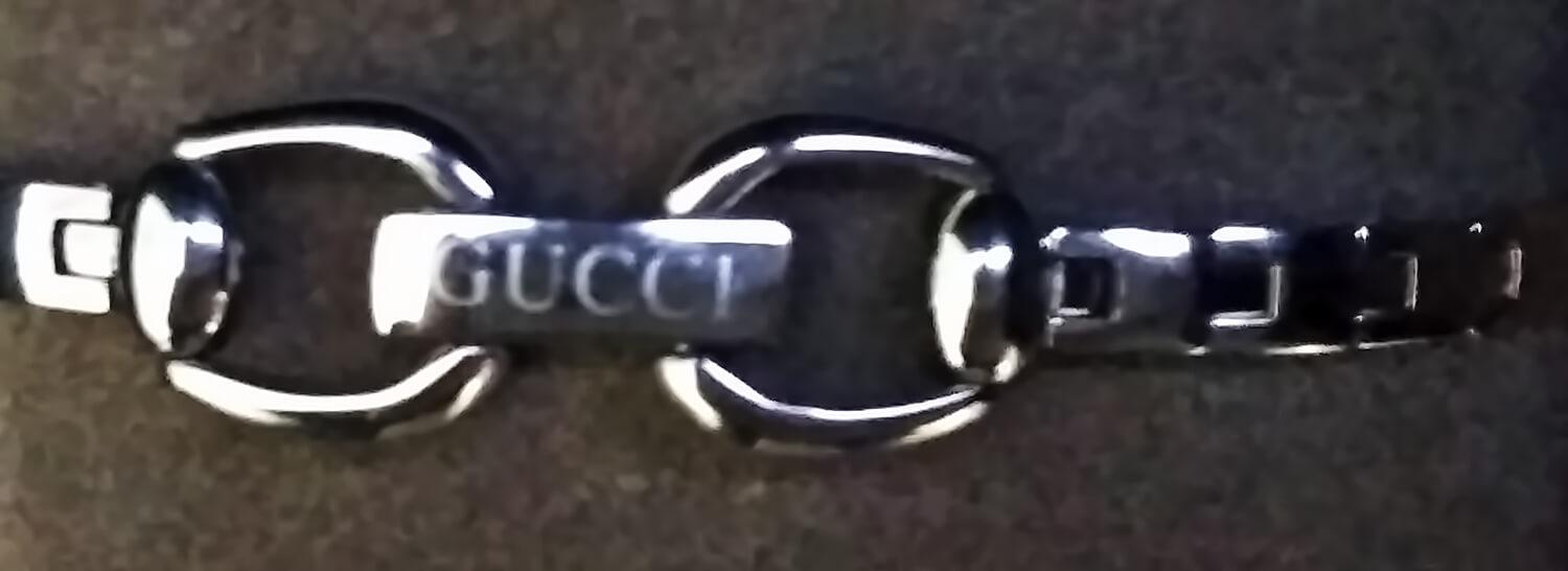 Часы Gucci Ladies Horsebit оснащены скрытым замком