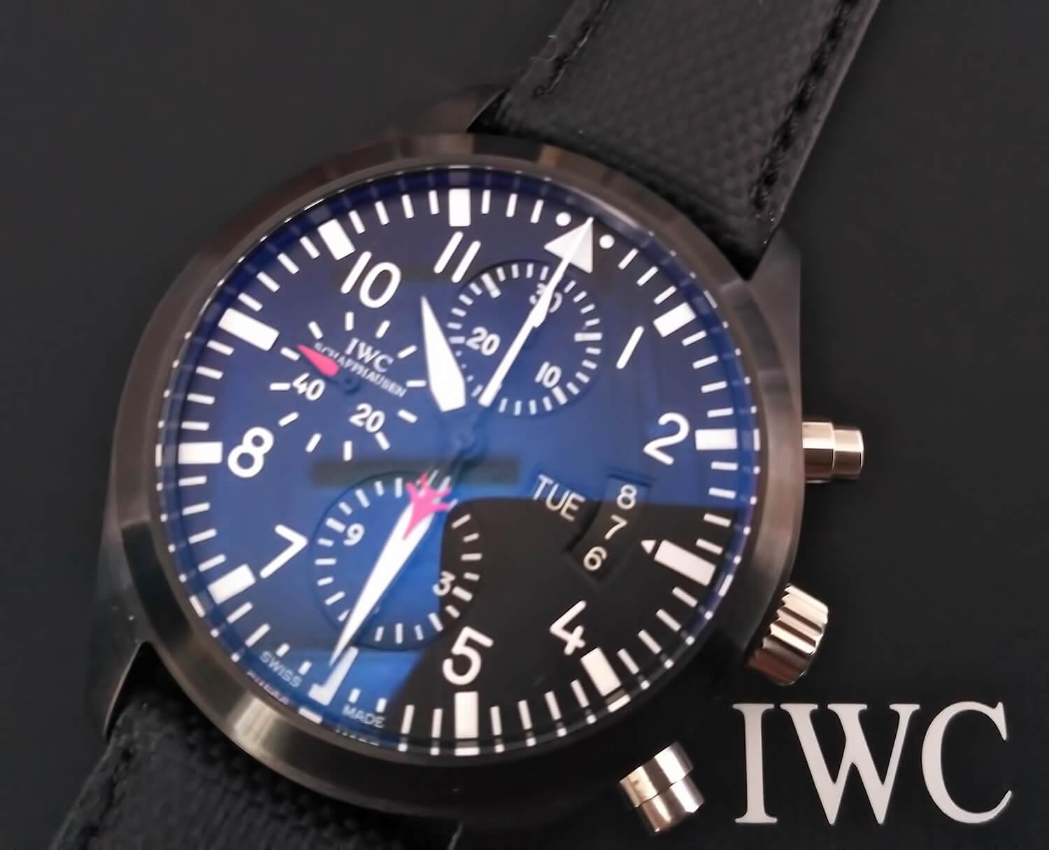 С начала выпуска в 1936 г. часам коллекции Pilot’s Watch присущ особый стиль дизайна, сближающий хронометры с бортовой панелью самолетов