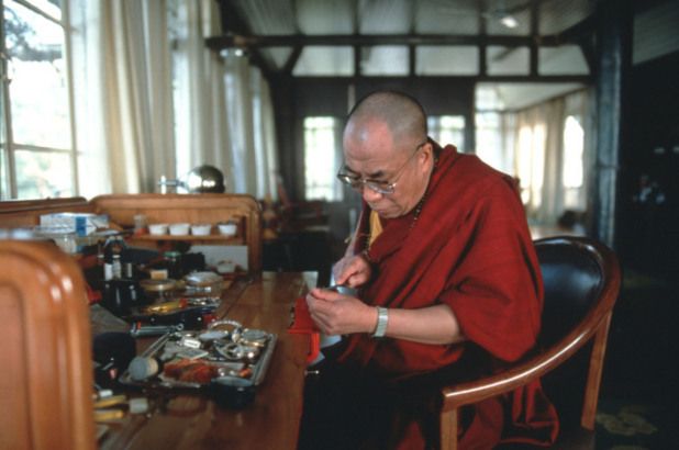Страсть Далай-Ламы к часовым механизмам